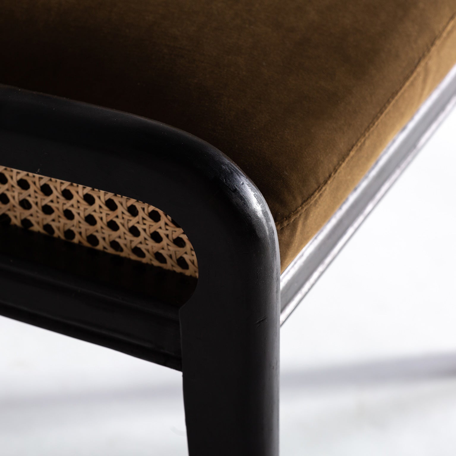 VELBURG CHAIR